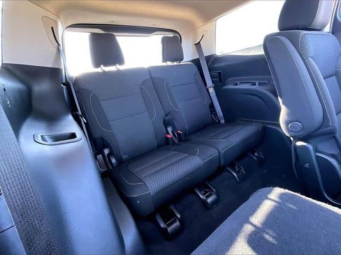 Used 2023 GMC Acadia SLE image 30