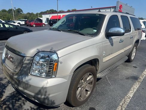 Used 2008 GMC Yukon XL SLT w/ SLT Preferred Equipment Group RWD image 1