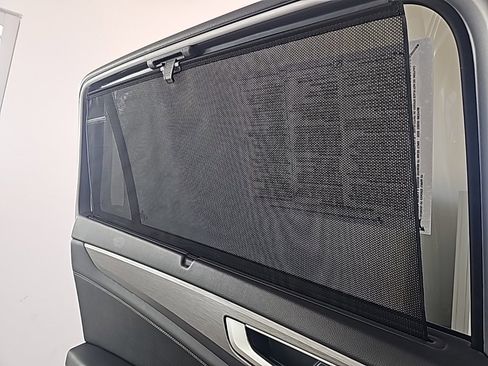 Used 2024 Volkswagen Atlas Cross Sport SE image 30