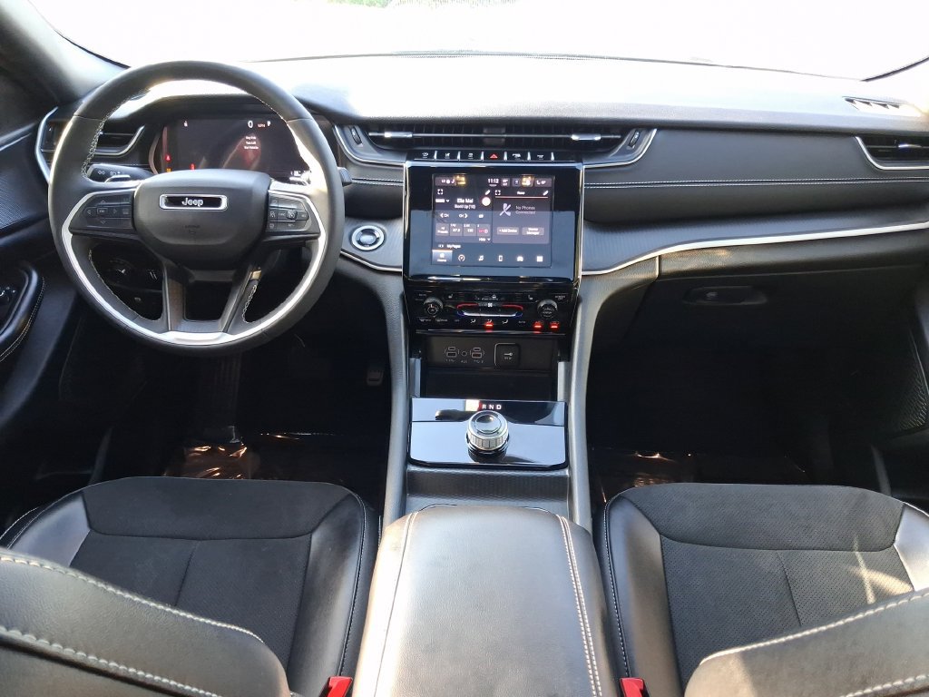 Used 2024 Jeep Grand Cherokee Altitude RWD image 15