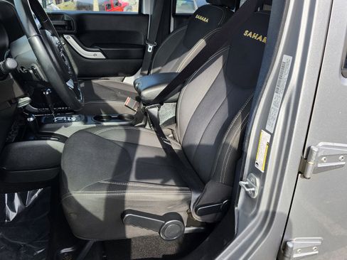 Used 2015 Jeep Wrangler Unlimited Sahara w/ Dual Top Group image 22