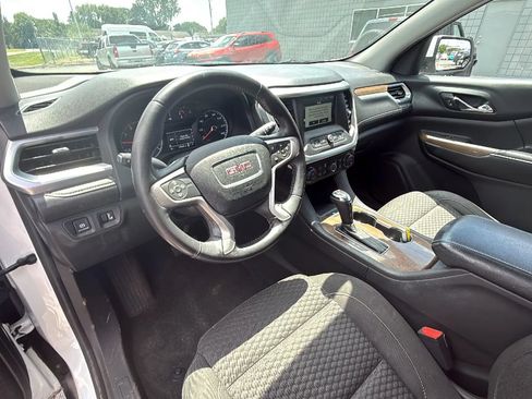 Used 2018 GMC Acadia SLE FWD image 9