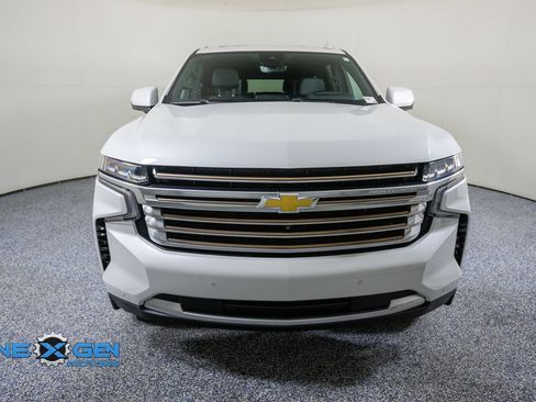 Used 2024 Chevrolet Suburban High Country w/ Advanced Technology Package AWD/4WD image 2