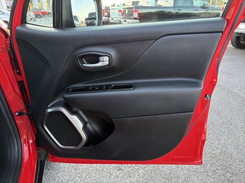 Used 2023 Jeep Renegade Latitude image 15