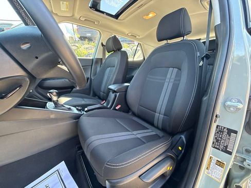 Certified 2025 Hyundai Venue SEL FWD image 14