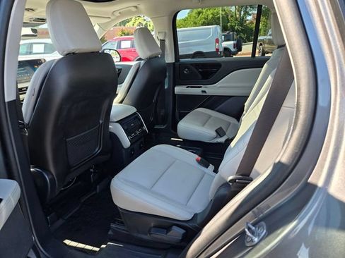 Used 2025 Lincoln Aviator Reserve w/ Illumination Package AWD/4WD image 13