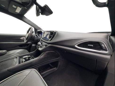 Used 2025 Chrysler Pacifica Limited FWD image 31