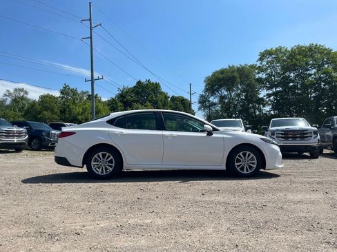 Used 2025 Toyota Camry LE FWD image 6