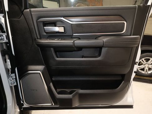 Used 2025 RAM 3500 Laramie AWD/4WD image 19