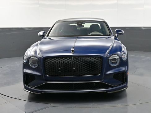 Used 2025 Bentley Flying Spur Plug-In Hybrid image 11