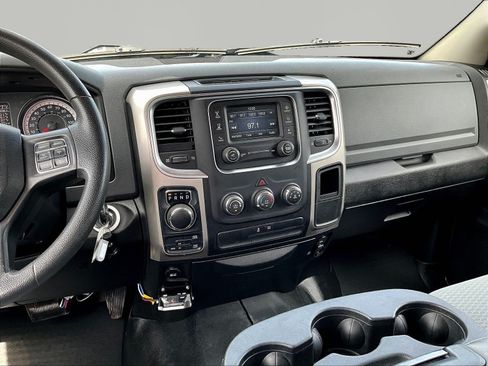 Used 2020 RAM 1500 Classic SLT AWD/4WD image 9