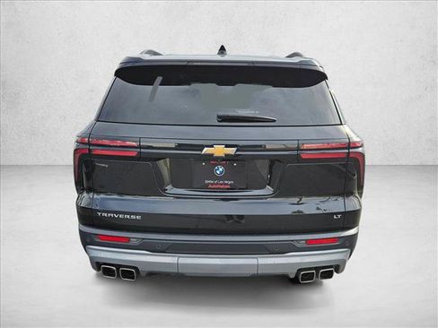 Used 2024 Chevrolet Traverse LT image 7