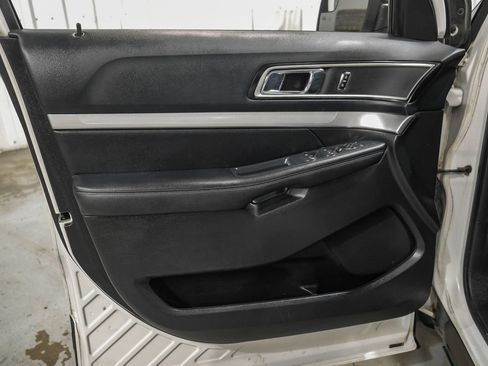 Used 2016 Ford Explorer XLT w/ Equipment Group 202A FWD image 42