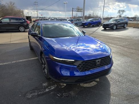 Used 2025 Honda Accord Sport image 3