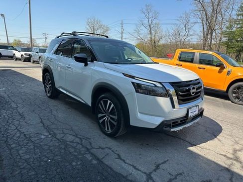 Used 2025 Nissan Pathfinder Platinum AWD/4WD image 7