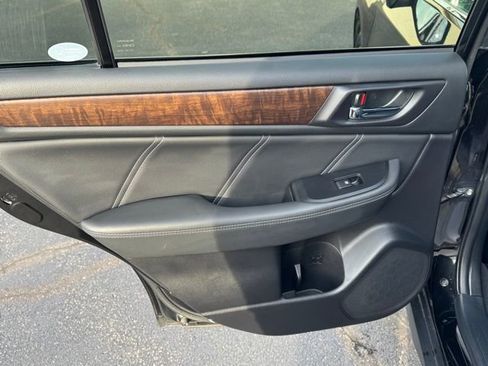 Used 2018 Subaru Outback 2.5i Limited image 15