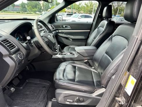 Used 2019 Ford Explorer XLT w/ Equipment Group 202A FWD image 12