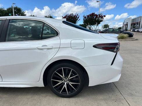 Used 2024 Toyota Camry SE FWD image 19