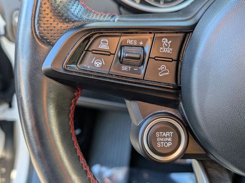 Used 2023 Alfa Romeo Stelvio Estrema image 32