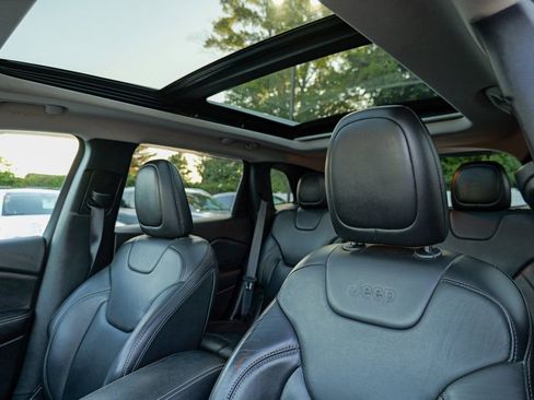 Used 2017 Jeep Cherokee Limited image 21