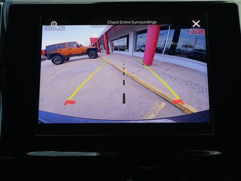 Used 2023 Jeep Grand Cherokee Altitude AWD/4WD image 12