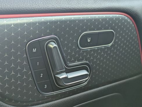 Certified 2024 Mercedes-Benz GLB 250 4MATIC image 25