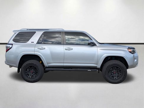 Used 2017 Toyota 4Runner SR5 Premium AWD/4WD image 4
