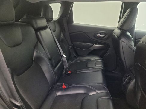 Used 2020 Jeep Cherokee Latitude Plus image 19