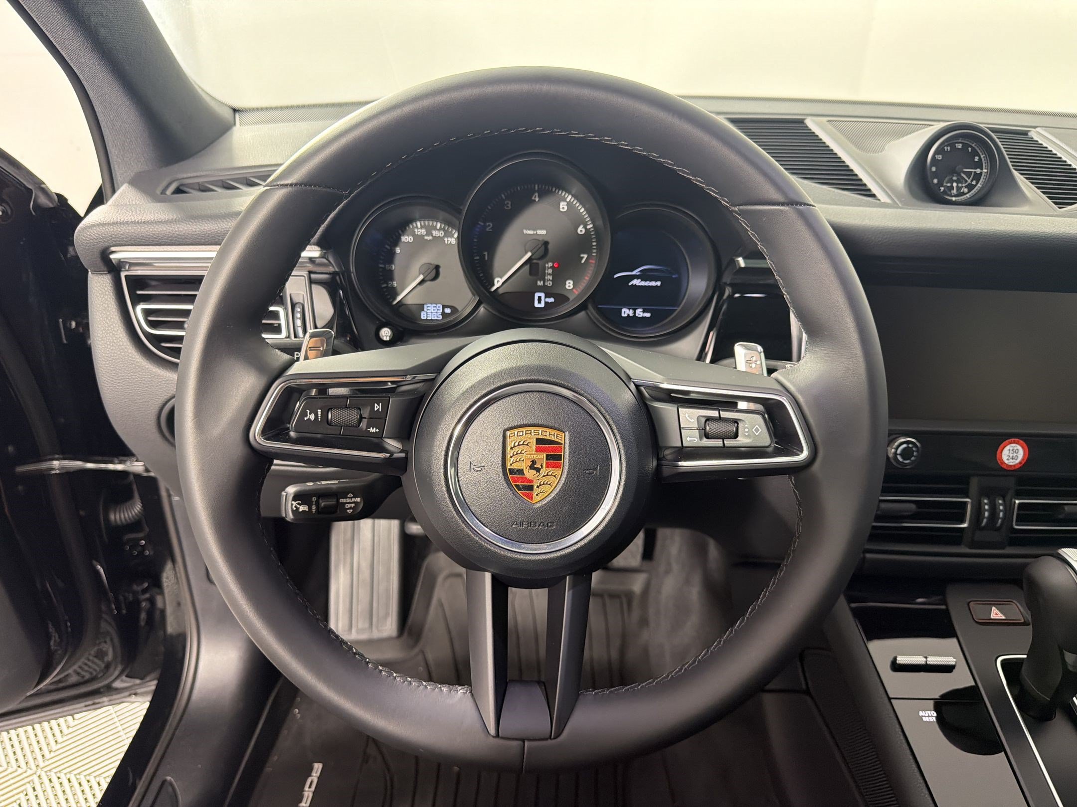 Certified 2026 Porsche Macan AWD/4WD image 27