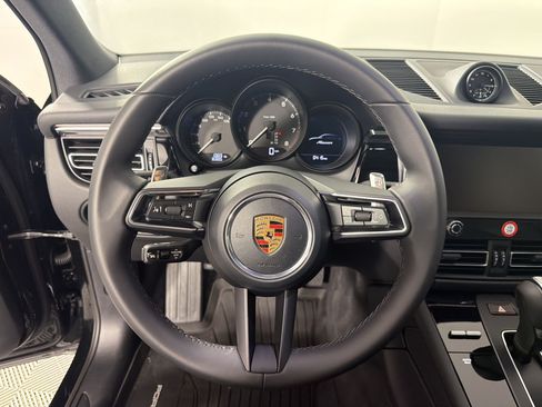 Certified 2026 Porsche Macan AWD/4WD image 27