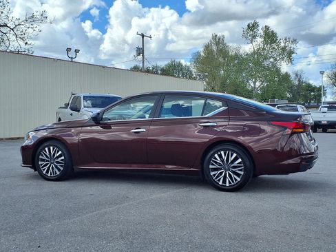 Used 2025 Nissan Altima 2.5 SV image 18