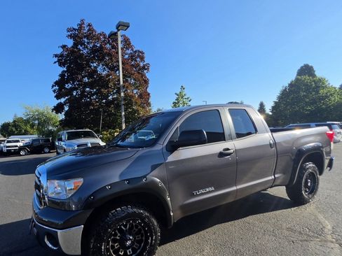 Used 2013 Toyota Tundra 4x4 Double Cab w/ Tow Pkg image 2
