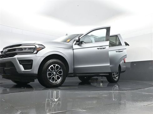 Used 2024 Ford Expedition XLT image 36