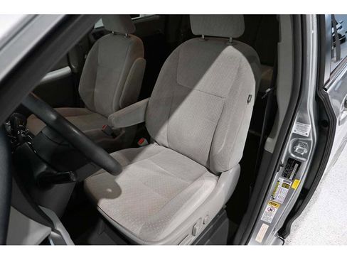 Used 2016 Toyota Sienna LE FWD image 14