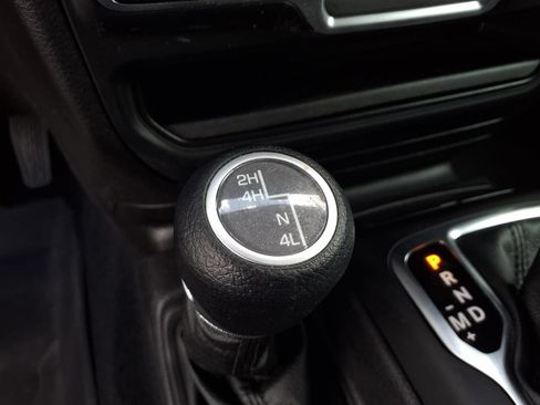 Used 2023 Jeep Gladiator Sport AWD/4WD image 18