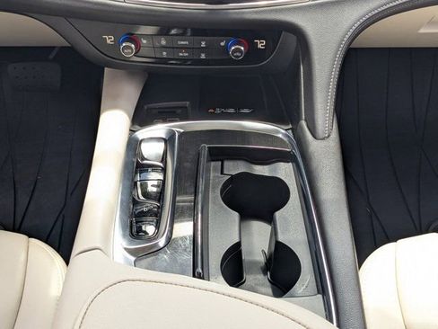Used 2023 Buick Enclave Essence FWD image 19