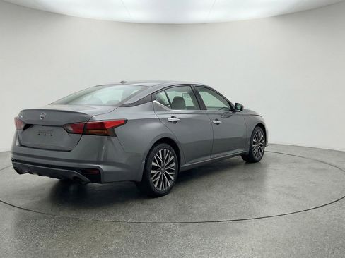 Used 2025 Nissan Altima 2.5 SV image 9