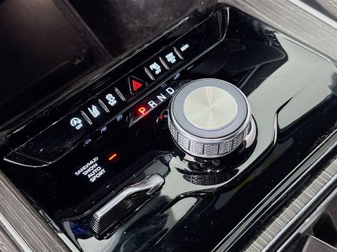Used 2023 Jeep Wagoneer L Series II AWD/4WD image 17