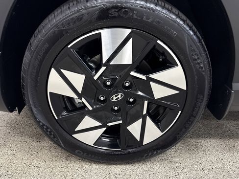 Used 2025 Hyundai Kona SEL image 2