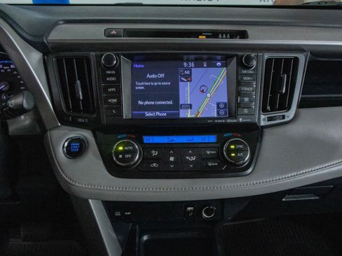 Used 2018 Toyota RAV4 XLE image 4