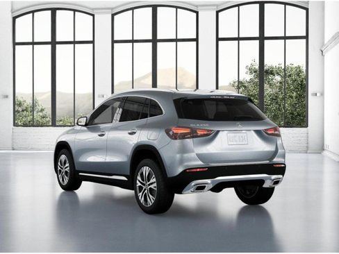 Certified 2025 Mercedes-Benz GLA 250 image 27