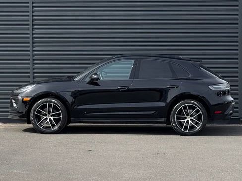 Certified 2023 Porsche Macan AWD/4WD image 2