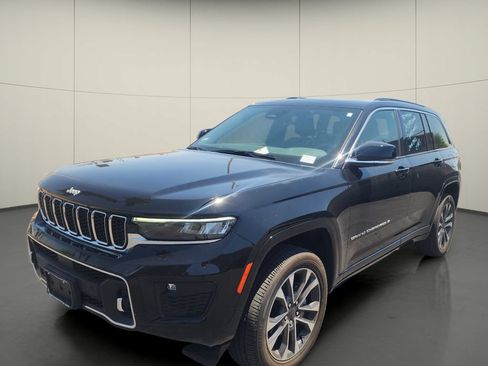 Used 2024 Jeep Grand Cherokee Overland AWD/4WD image 3