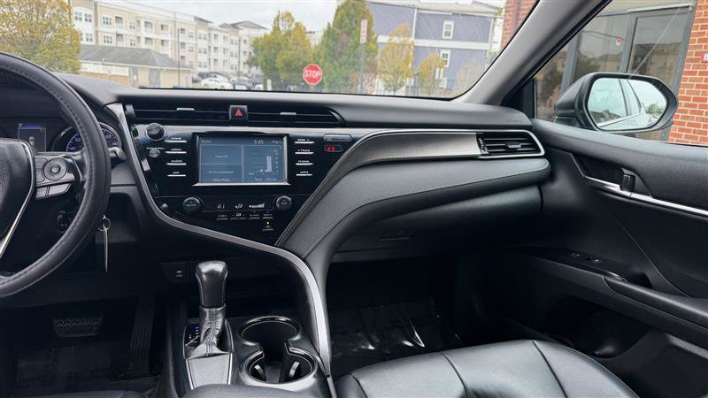 Used 2019 Toyota Camry SE FWD image 21