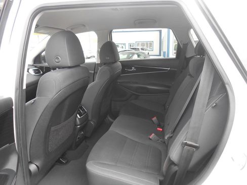 Used 2019 Kia Sorento AWD V6 image 11