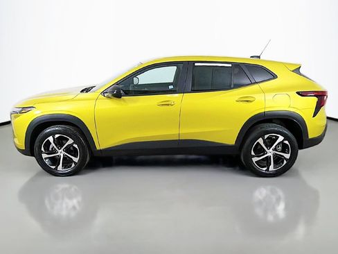 Used 2025 Chevrolet Trax RS FWD image 13