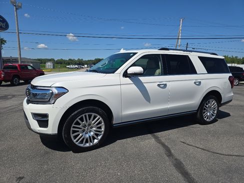 Used 2024 Ford Expedition Max Limited AWD/4WD image 2