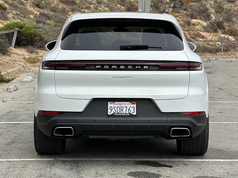 Used 2025 Porsche Cayenne image 8