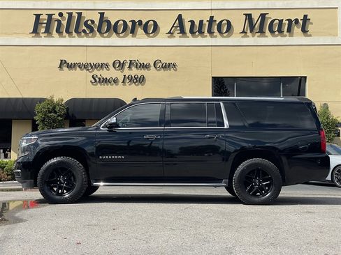 Used 2018 Chevrolet Suburban Premier image 3
