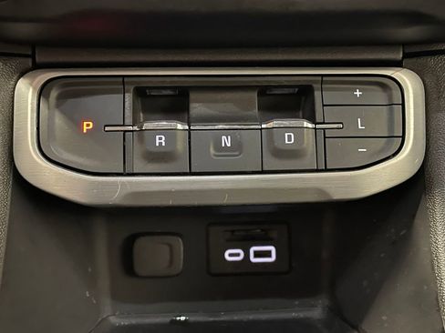 Used 2023 GMC Acadia SLT image 34